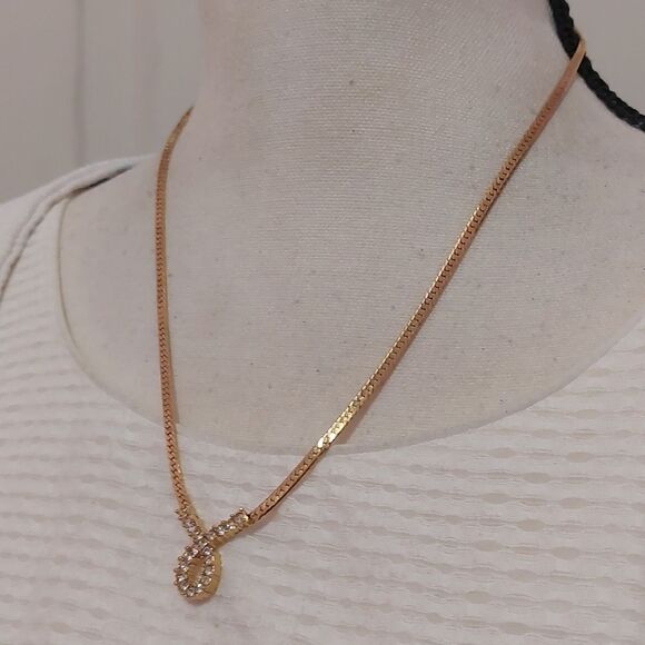 Vintage Avon Rhinestone Embellished Herringbone Chain Necklace Gold Tone - Picture 3 of 8